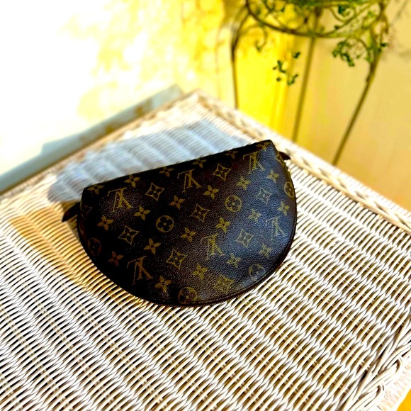 🦁 Louis Vuitton LV Monogram Travel Pouch Bag - Picture 11 of 13